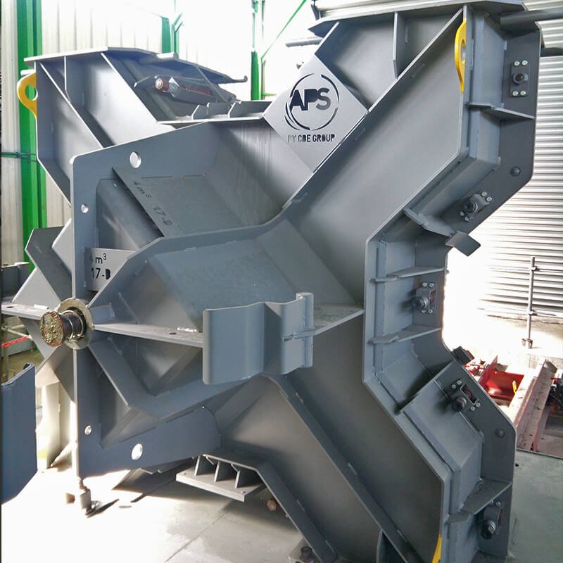An armour unit mould in the precast plant APS designed for the Calais project in France.