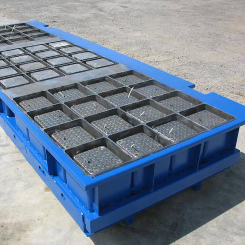 APS mould for the manufacturing of concrete boxes. Here, a mould designed to demold with fresh concrete.